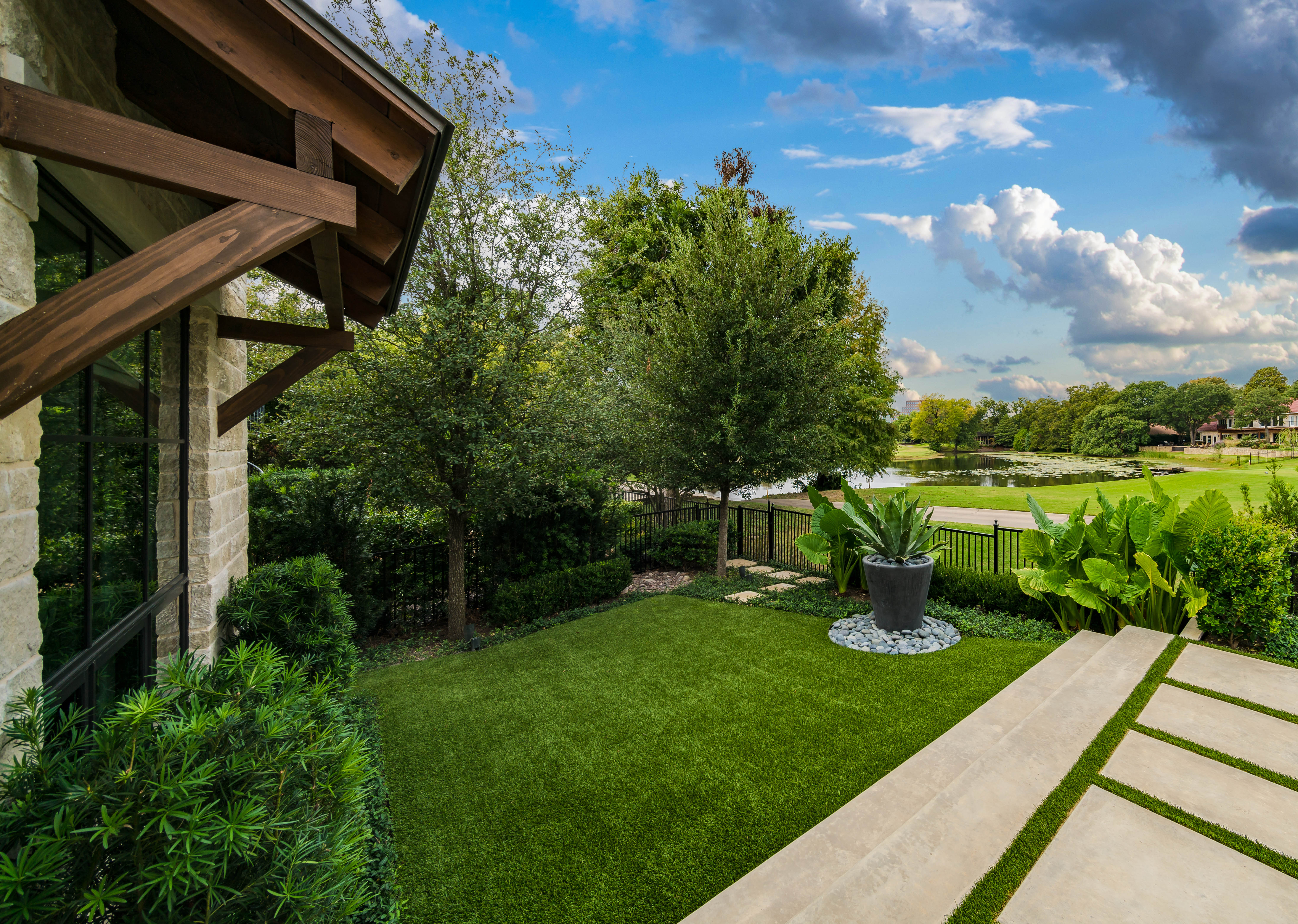 4 Lightweight Commercial Planters for High End Projects